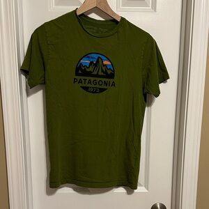 Patagonia Men's Olive Graphic Tee Slim Fit Organic Cotton Small